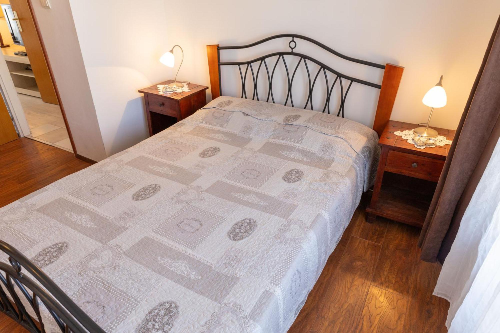 Apartmani Trlaja Vodice Ngoại thất bức ảnh